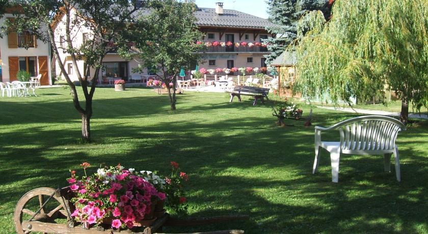 Отель Hôtel Le Crêt Rond
