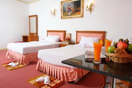 Хостел 13 Coins Hotel Bang Yai