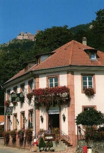Отель Aux 3 Châteaux