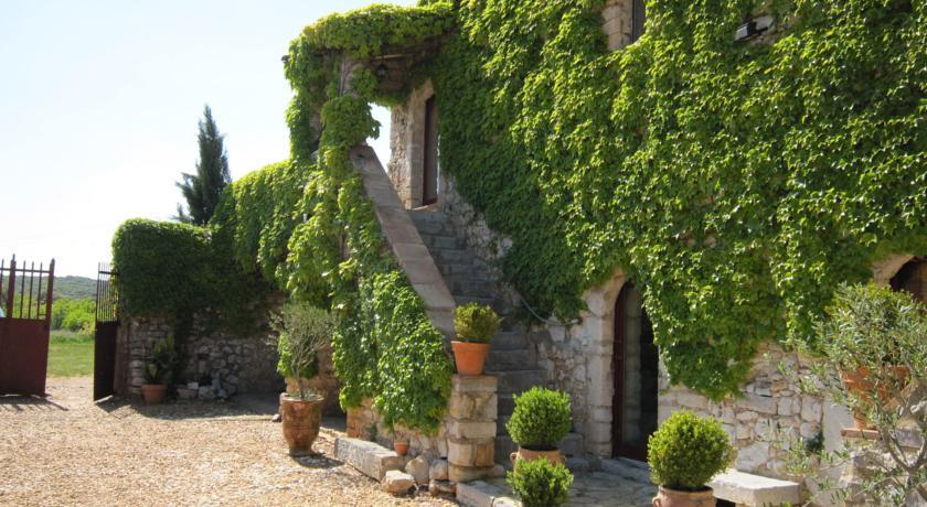 Отель Holiday Home Domaine De Lavit Violsenlaval
