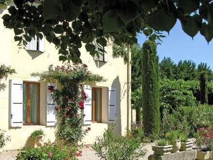 Апартаменты Holiday Home Les Tilleuls Cabannes