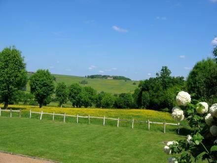 Апартаменты Holiday Home Maison Canaju St Julien de Civry