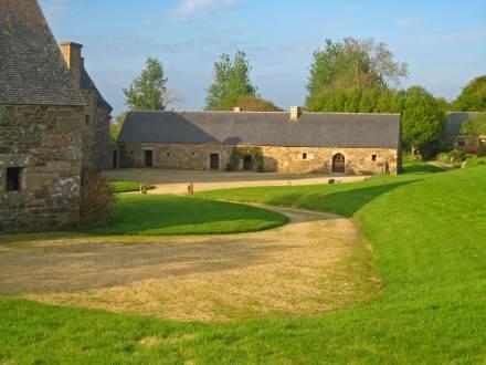 Апартаменты Holiday Home Manoir De Kerprigent Lannion