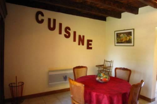 Отель Holiday Home Les Volets Rouges Devay