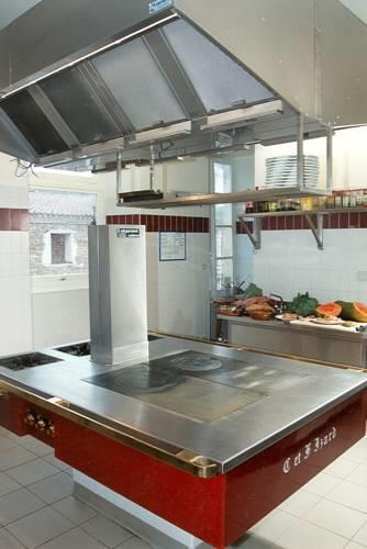 Отель Logis Hostellerie Du Parc
