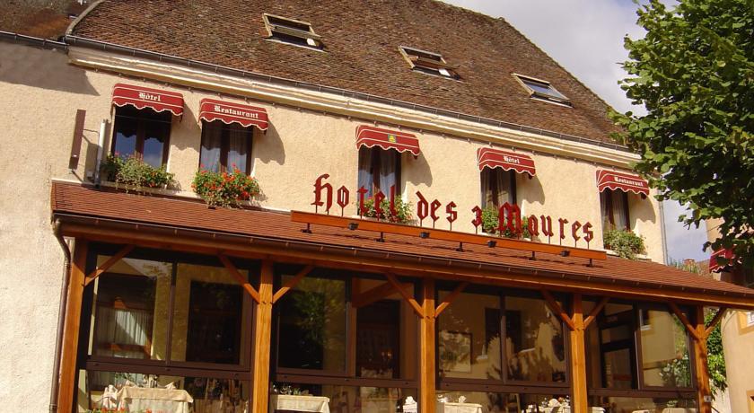 Отель Logis Des Trois Maures
