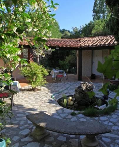 Отель Auberge Val Moureze