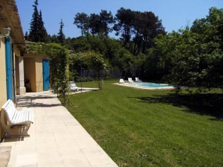 Отель Holiday Home Le Grand Chene Rousillon