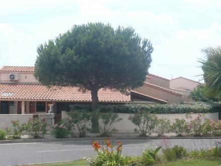 Апартаменты Holiday Home Hameau Du Grazel Gruissan