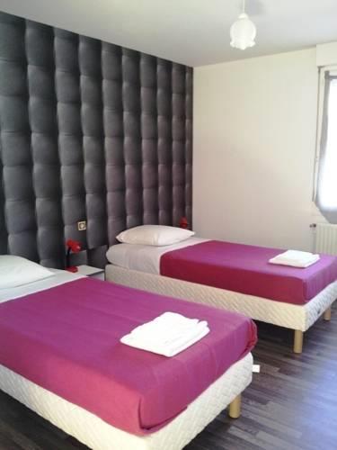Отель Hôtel Les Pins