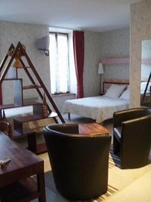 Отель Logis Auberge De L'allagnonette