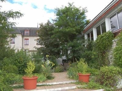 Отель Logis Le Grand Monarque