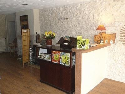 Отель Logis Hôtel Les Voyageurs