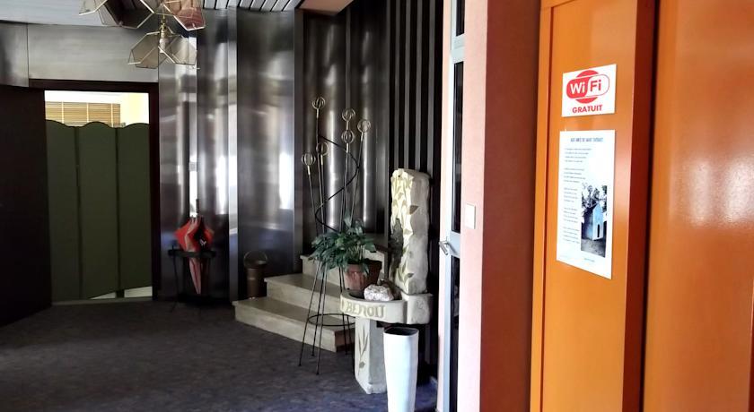 Отель Hotel Restaurant Saint-Benoit