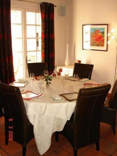 Отель Logis Auberge De La Riviere