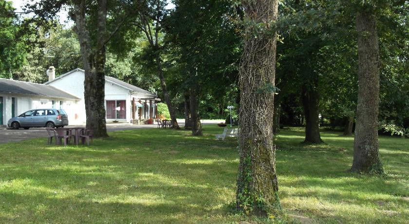 Отель Motel Les Broussailles