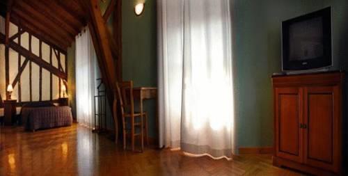Отель Auberge Du Pont Vieux
