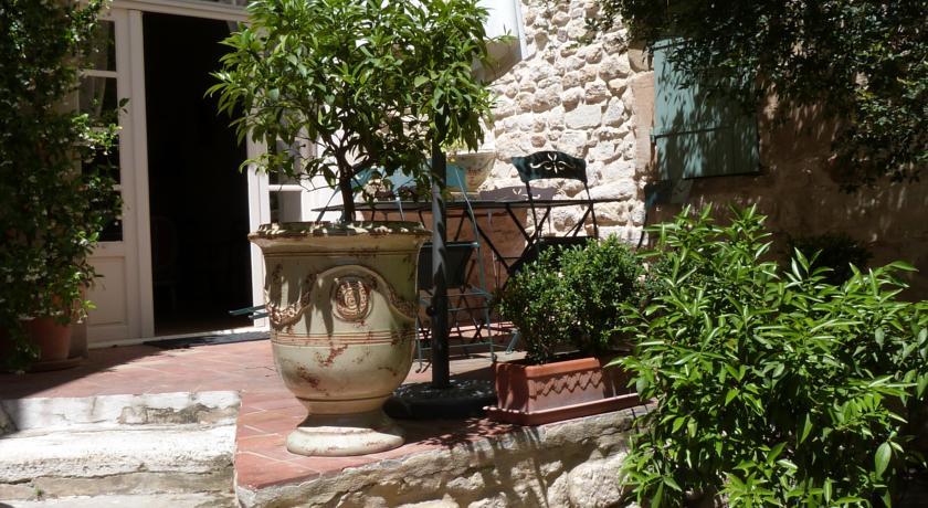 Мини-отель Maison D'Hôtes Les Remparts