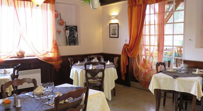 Отель Le Relais Du Pont De Rhodes