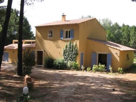 Апартаменты Holiday Home Clos Du Bois Roussillon