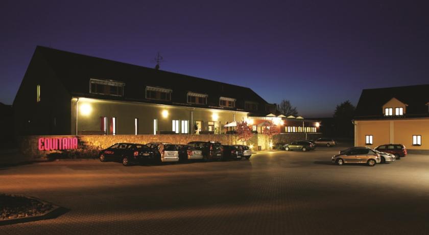 Отель Equitana Hotel Resort