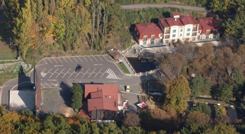 Отель Hotel Loucky