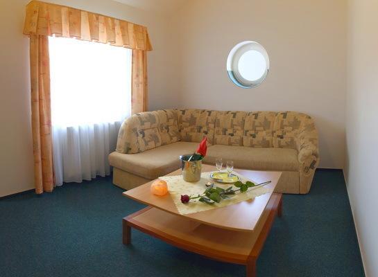 Отель Hotel Central