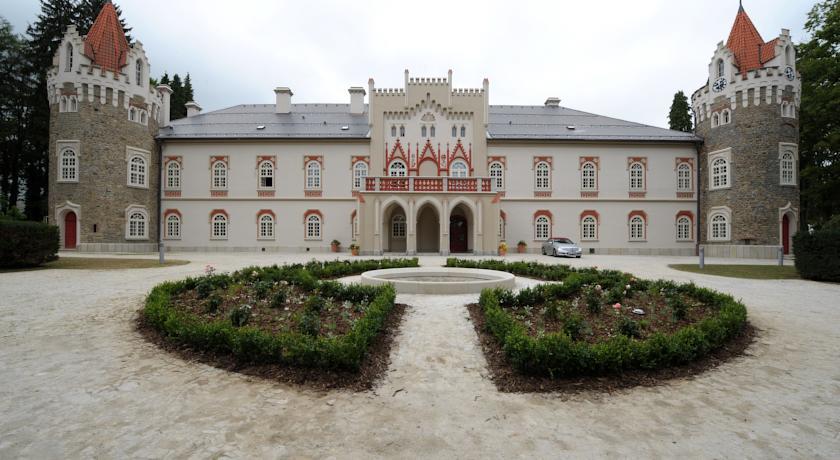 Отель Chateau Herálec Boutique Hotel & Club Resort