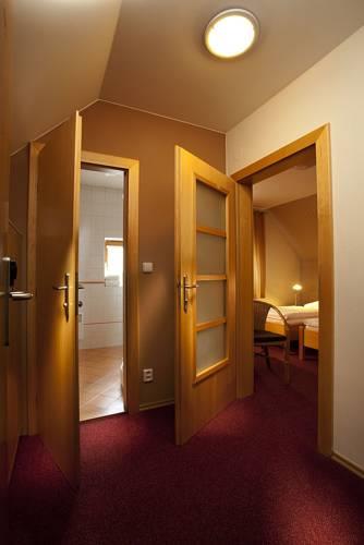 Отель Hotel Kravi Hora