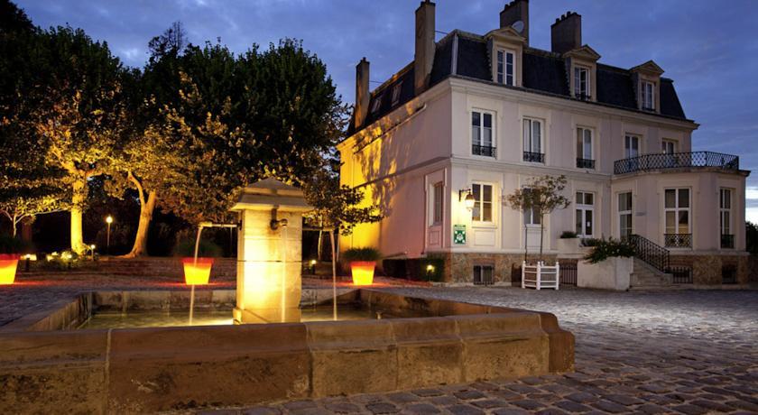 Отель Novotel Saclay
