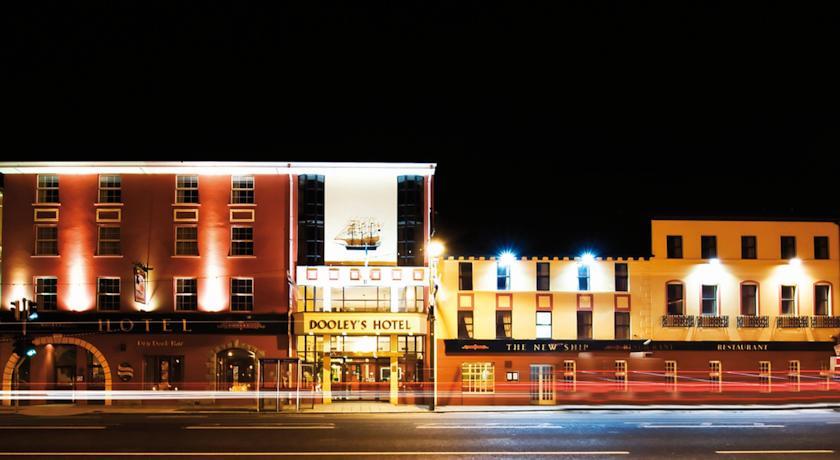 Отель Dooley's Hotel