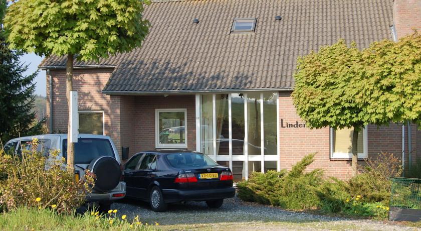 Отель Holiday Home Lindenrode Grand Halleux