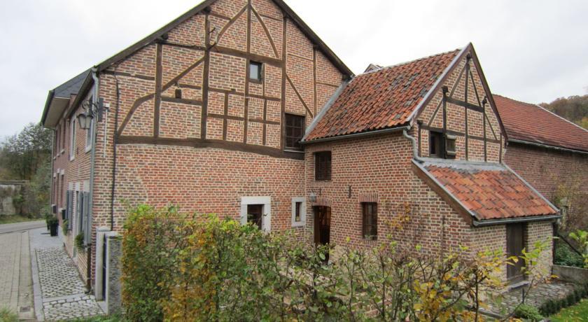 Отель Holiday Home Voeren S Voeren St Martijn