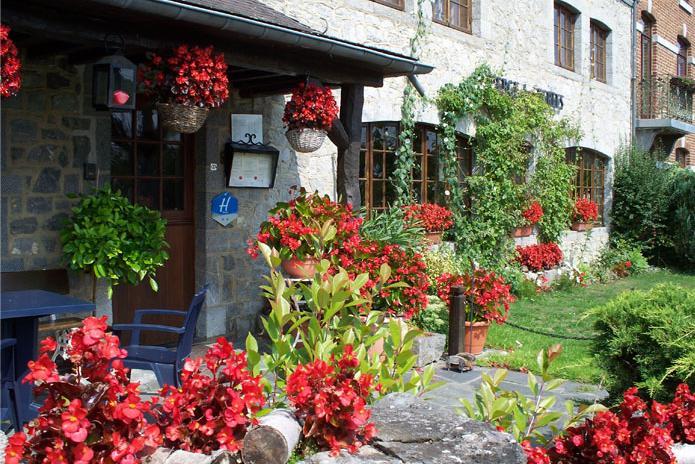 Отель Auberge des Pérées