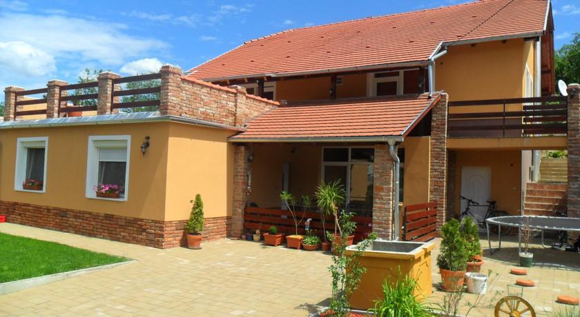 Апартаменты Anita Apartmanház Sárvár