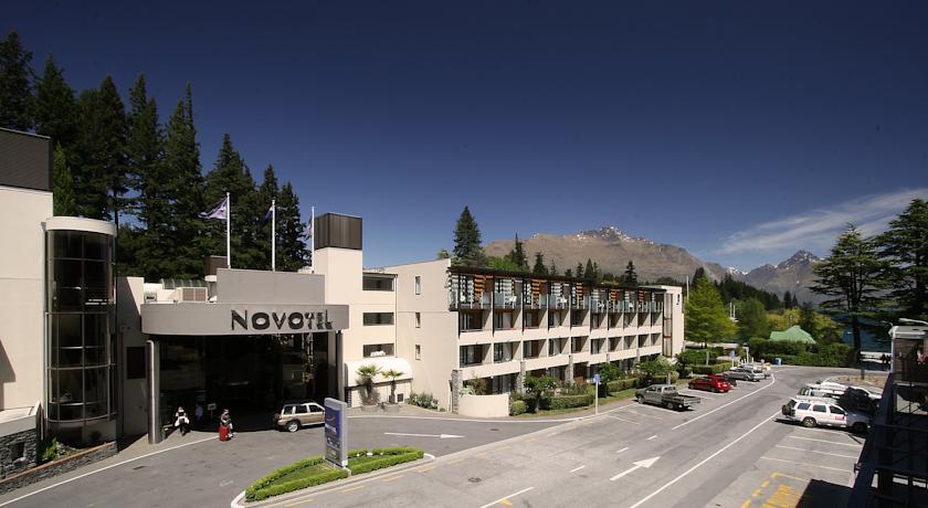 Отель Novotel Queenstown Lakeside Hotel