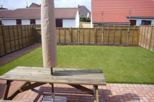 Отель Holiday Home New Village Park Bredene I