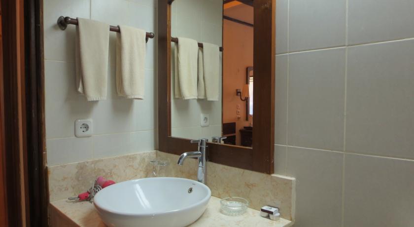 Отель Besakih Beach Hotel