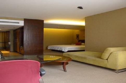 Ssaw Yilian Hotel