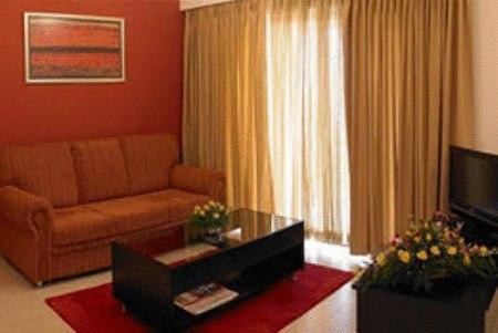 Апартаменты Royal Orchid Golden Suites