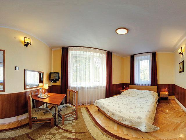 Отель Hotel Komes