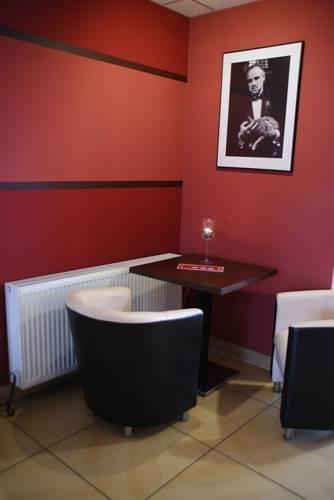 Отель Hotel Raz Dwa Trzy