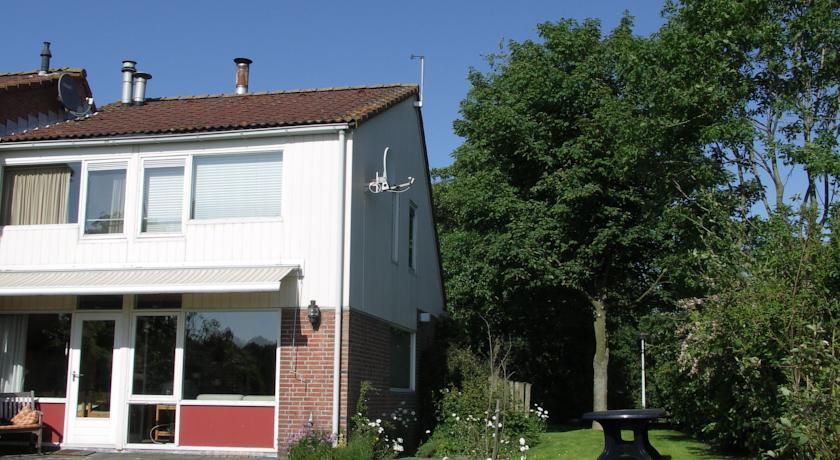 Отель Holiday Home Op E Wal Warns