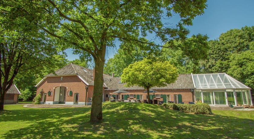 Отель Holiday Home De Steenbock Sinderen
