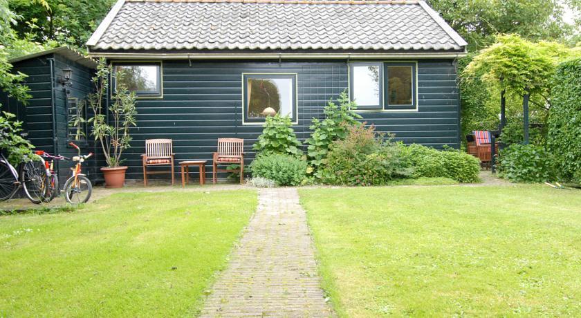 Отель Holiday Home T Huisje Lutjewinkel