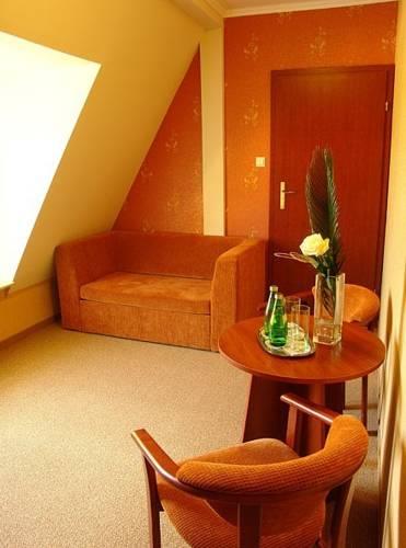 Отель Hotel Dwór Lwowski