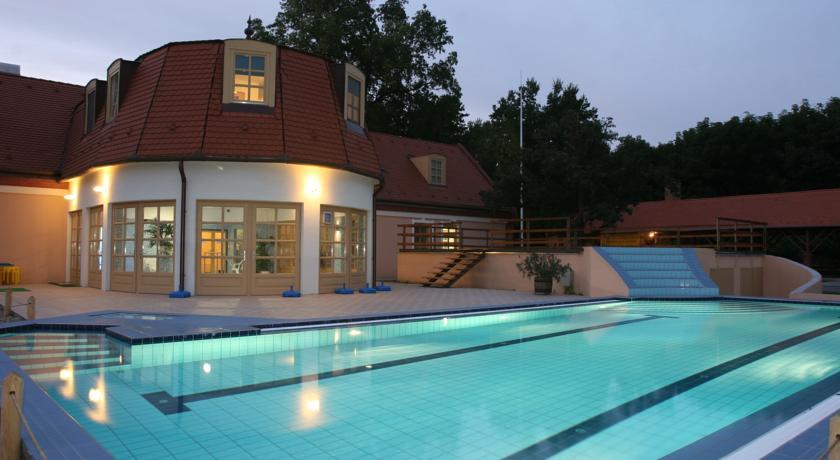Отель Zichy Park Hotel
