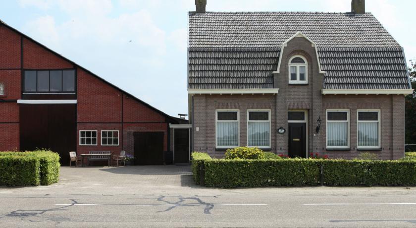 Отель Holiday Home Isidorus Hoeve Ulicoten