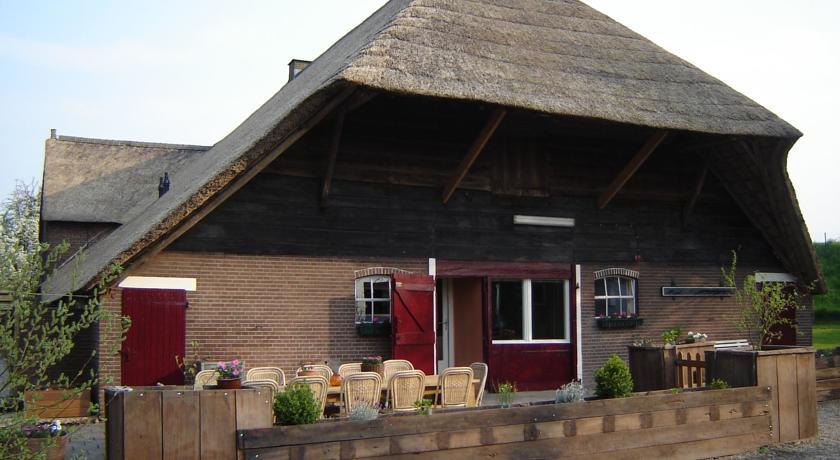 Отель Holiday Home Hoeve Hoogst Tevreden Leerdam