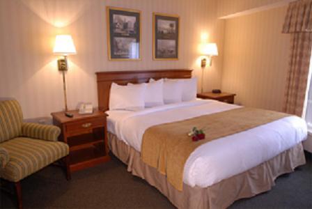 Отель Best Western PLUS Roundhouse Suites Boston